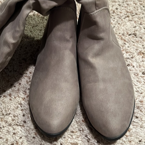 CLIFFS Gray Calf Boot - Picture 2 of 6